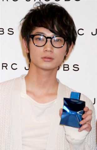 旦那が綾野剛に似てると言われます。