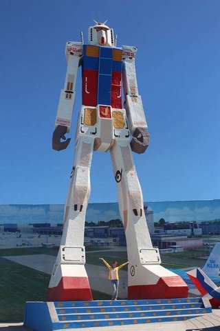 フィリピンに建てられた等身大ガンダム像が痩せている