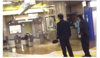 地獄絵図？都内の駅で汚水漏れ