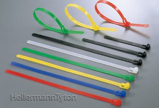 多摩川河川敷に若い男性の全裸遺体