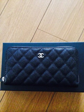 皆さんの財布見せてください。