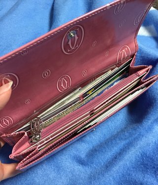 皆さんの財布見せてください。