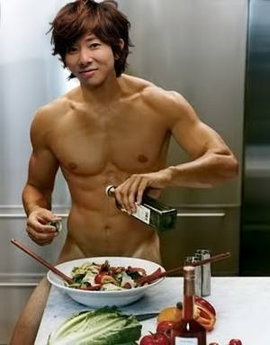 川越シェフってさイケメンじゃなく普通レベルの顔だよね