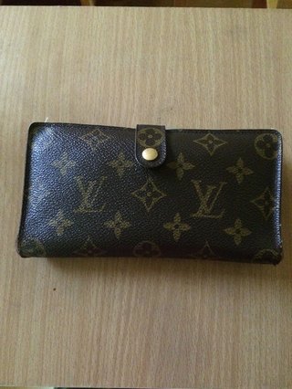 皆さんの財布見せてください。