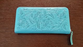 皆さんの財布見せてください。