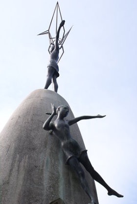 ラッスンゴレライは原爆の｢落寸号令雷｣を意味？