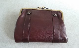 皆さんの財布見せてください。