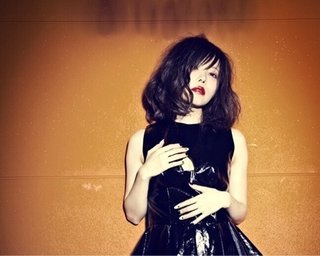 益若つばさの胸は本物？【画像有。】