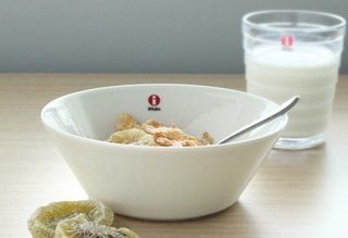 イッタラのシール剥がさない人いるんだね！