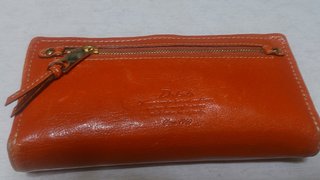 皆さんの財布見せてください。