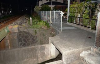 男児2人列車にはねられる＝3歳意識不明、4歳重傷―山梨