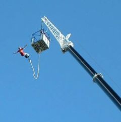 バンジージャンプ失敗で女性が死亡、ボーイフレンドは重体（仏）