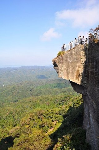聖徳太子の石像壊した容疑、１８歳少女を書類送検  千葉