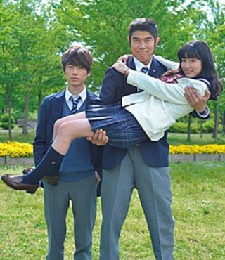 実写版『俺物語!!』の映像初公開！30キロ増量の鈴木亮平が“壁ドカン”