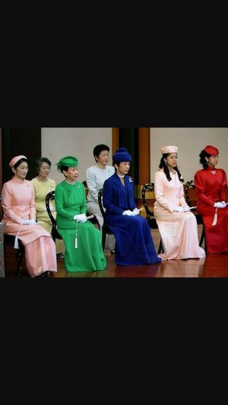 “性モラル崩壊”に全裸にドラッグ、世界の王室はこんなにスゴい！