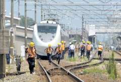 ＪＲ北陸線の特急が２人はねる 福井・坂井市の踏切付近