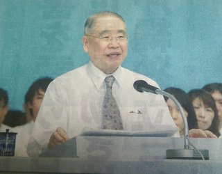 ３畳一間、残金１万５千円　低額宿泊所「抜けられない」