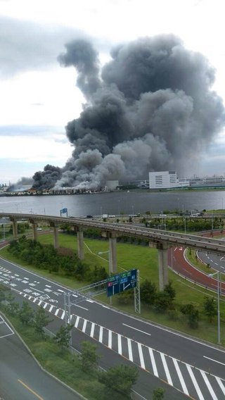川崎、新日鉄の工場で爆発火災
