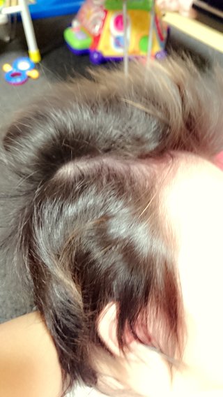 赤ちゃんの髪がトサカみたいになってる方