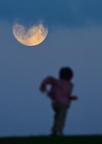 ２８日はスーパームーン　中秋の名月翌日、全国晴れ予報