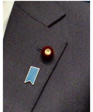 印象操作か？　拉致解決のブルーリボン　ＴＢＳドラマで悪徳代議士に着用