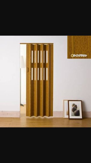 リビングに学習机置いてる人