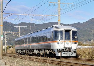 地方のお嬢様が集まる学校に入学する時にはブランド品は必要ですか？    