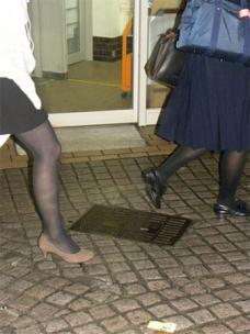 神戸で側溝からのぞき逮捕