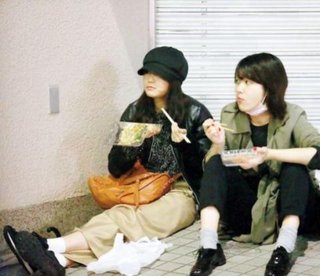 ◎前田敦子の座り食いに批判殺到◎