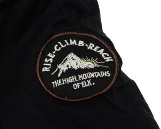 どこの服屋かわかりますか？？山のマーク