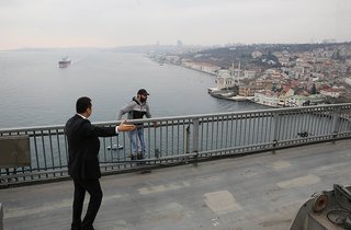 トルコ大統領、一般男性の飛び降り自殺を阻止