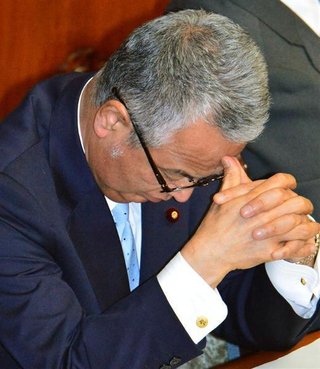 甘利経済再生担当相が辞任表明