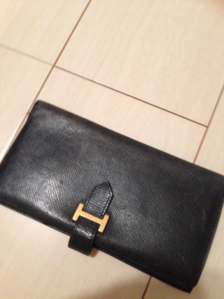 皆さんの財布見せてください。