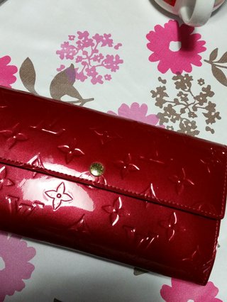 皆さんの財布見せてください。