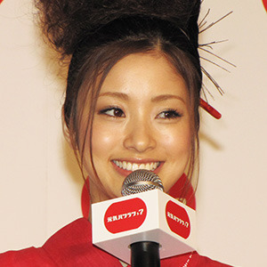 【悲報】ベッキー裏の顔がヤバいと話題に・・一般人に舌打ち、ADにブチ切れなど