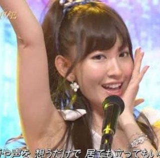 斎藤工＆小嶋陽菜５分でベッド、密着セクシー自撮り