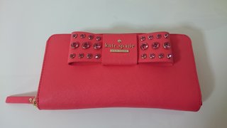 皆さんの財布見せてください。