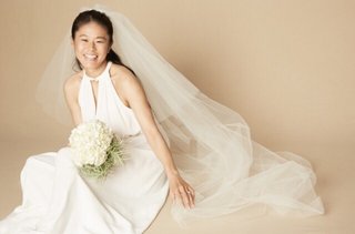 澤穂希が純白ウエディングドレスに最高の笑顔を披露