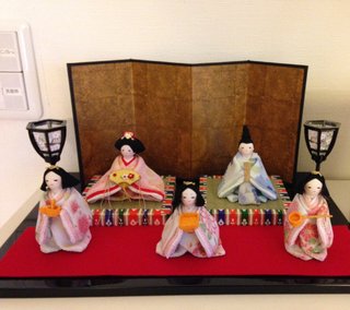 初節句ですが雛人形