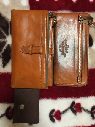 皆さんの財布見せてください。