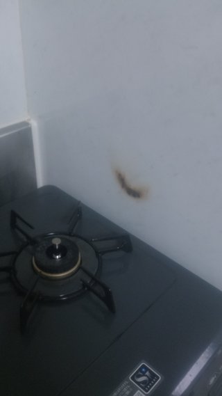 キッチンパネルの壁焦がした
