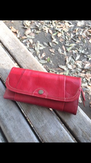 皆さんの財布見せてください。