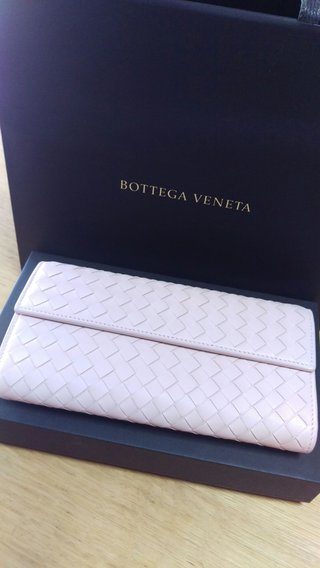 皆さんの財布見せてください。