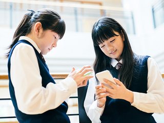 コミュニケーション  SNSで互いの距離感がつかめなくなる10代たち