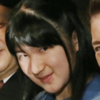 愛子さまの鼻の所のほくろ二個が、ある時と無い時があるのは何故？耳の形が違う時があるのも何故？
