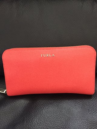 皆さんの財布見せてください。