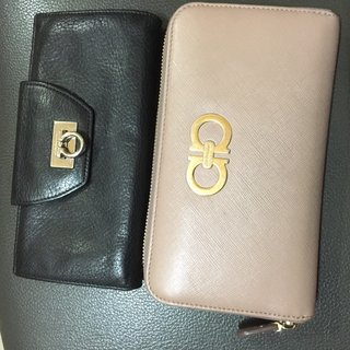 皆さんの財布見せてください。