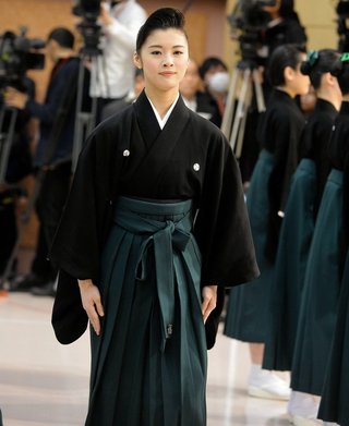 君島十和子さんの愛娘･憂樹さん 宝塚音楽学校卒業 演劇部門で優秀賞を受賞