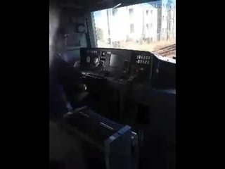 激しい睡魔と戦うＪＲ山手線の運転士