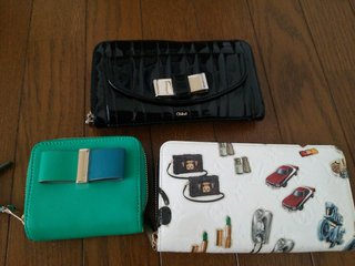 皆さんの財布見せてください。